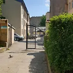 Apartmán Cozy With Inner Yard *