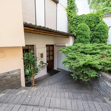 Cozy With Inner Yard Apartament *