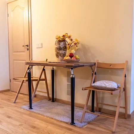 Cozy With Inner Yard Apartment