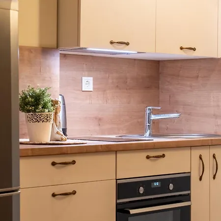 Апартаменти Cozy With Inner Yard Вільнюс